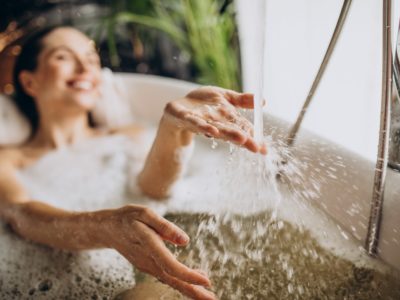 Entenda a diferença entre banheiras e spas