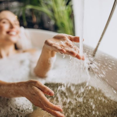 Entenda a diferença entre banheiras e spas