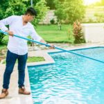 O passo a passo de como limpar a sua piscina