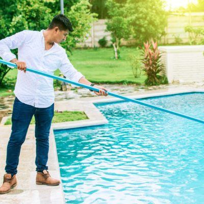 O passo a passo de como limpar a sua piscina