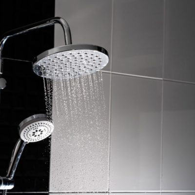 Duchas para banheiro: conheça as melhores para tomar um banho refrescante