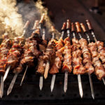 Como encontrar o jogo de espetos para o churrasco perfeito?