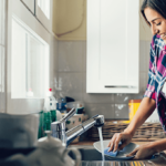 Diante das baixas temperaturas típicas do inverno, a torneira elétrica tornou-se um item indispensável em casa ou nas empresas. Além de ser um excelente aliado nos dias frios, esse equipamento assegura inúmeros benefícios.