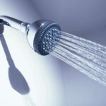 é fundamental saber escolher o modelo certo de chuveiro elétrico para garantir uma rotina leve e com excelente custo-benefício para o orçamento mensal. Há no mercado, por exemplo, aparelhos elétricos e eletrônicos.