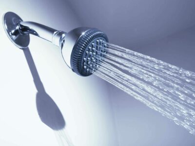 é fundamental saber escolher o modelo certo de chuveiro elétrico para garantir uma rotina leve e com excelente custo-benefício para o orçamento mensal. Há no mercado, por exemplo, aparelhos elétricos e eletrônicos.