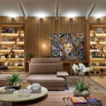 Seja para os quartos, banheiros, salas ou área externa, uma iluminação bem pensada pode ser o caminho certo para garantir relaxamento ou ainda favorecer o home office. Isso sem falar nos encontros com familiares e amigos. Analise com calma e veja as ideias mais apropriadas para os seus objetivos e sonhos.