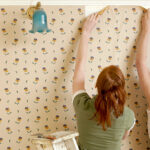 Avalie estilo, textura e cor. É interessante ver se a parede terá mais elementos decorativos. Com base em todos esses pontos, é mais fácil fazer as melhores escolhas.