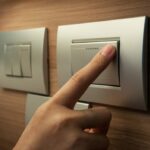 Esses dispositivos são peças-chave para o bom funcionamento de qualquer casa. Afinal, devem ser eficientes, além de oferecer a iluminação esperada em cada espaço, garantir o pleno funcionamento dos aparelhos e também contribuir com a decoração.