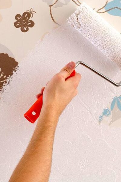 Seja qual for a sua escolha, saiba que dá para mesclar pintura e papel de parede na reforma da sua casa. Avalie as cores, formatos e crie ambientes únicos. Com um toque de criatividade, seu cantinho vai ficar ainda mais especial. Pode apostar!