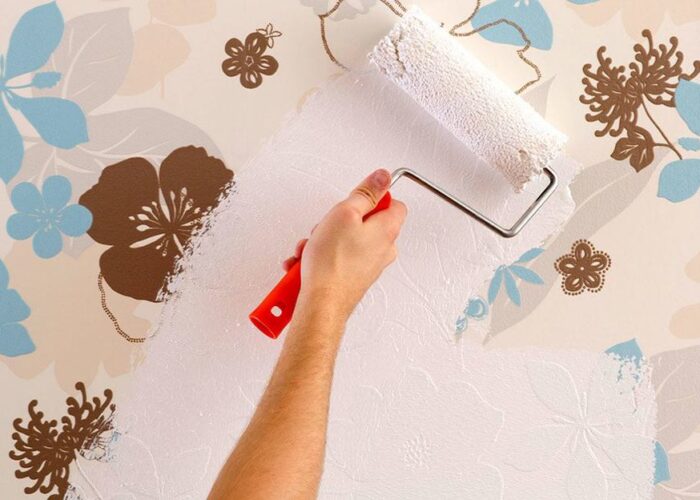 Seja qual for a sua escolha, saiba que dá para mesclar pintura e papel de parede na reforma da sua casa. Avalie as cores, formatos e crie ambientes únicos. Com um toque de criatividade, seu cantinho vai ficar ainda mais especial. Pode apostar!