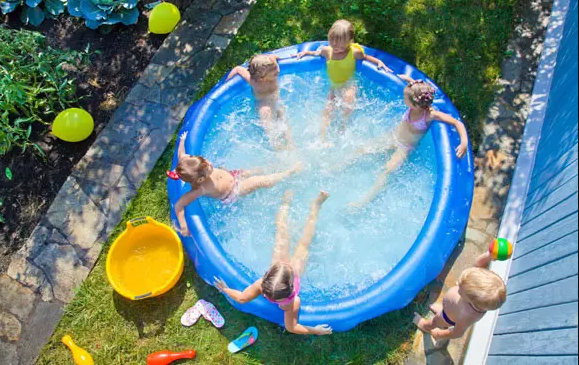 Se está em busca da piscina inflável perfeita, venha conferir no site do Balaroti os melhores modelos. Garanta a diversão que a sua família merece nestes dias quentes!