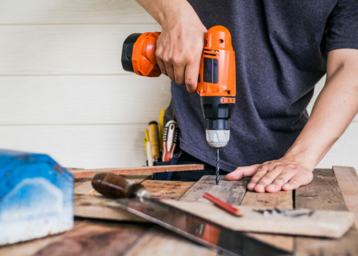 Agora que você já aprendeu quais ferramentas elétricas ter em casa e como fazer a manutenção, venha conferir no site do Balaroti tudo o que você precisa para realizar as mais diferentes tarefas. Evite dor de cabeça desnecessária e esteja pronto para fazer qualquer reparo. Seu lar merece esse cuidado pra lá de especial.