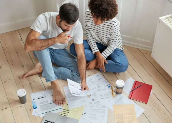 Construir ou reformar? Veja como fazer a melhor escolha Independentemente da sua escolha, a construção e a reforma exigem organização, gastos detalhados, a aquisição dos melhores materiais e mão de obra qualificada. Não desista dos seus planos e torne o seu cantinho ainda mais especial.
